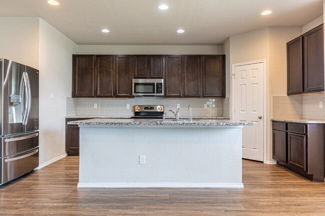 Building Photo - 5930 Ivans Farm