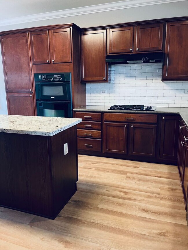 Building Photo - Beautiful, freshly renovated home in Avalo...