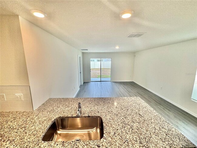 Building Photo - 36015 Sunflower Hl Dr