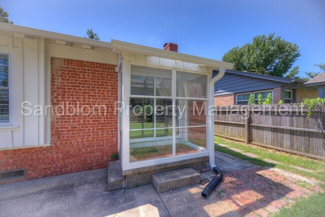 Building Photo - For Lease | Holiday Hills | $2000 Rent Ava...
