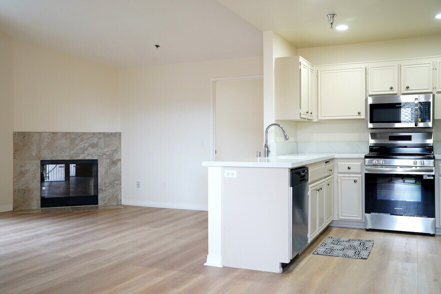 Building Photo - 17161 Alva Rd