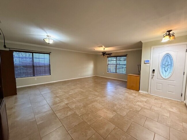 Building Photo - 4 Bedroom 2 1/2 Bath Plus Office Near 151 & Ingram