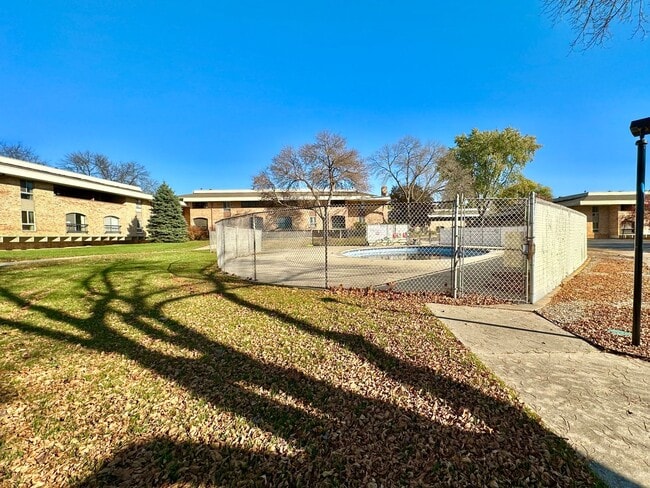 Building Photo - Rare rental opportunity conveniently locat...