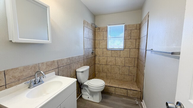 Building Photo - Kentwood Apartments