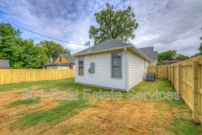 Building Photo - 1074 Faxon Ave