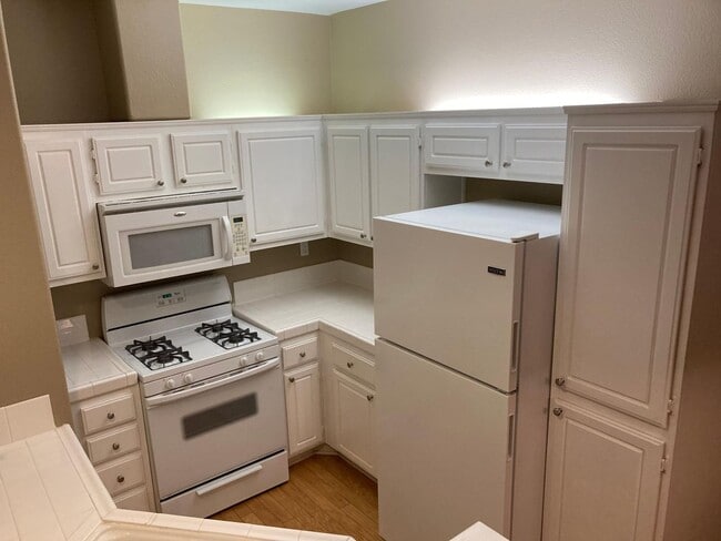 Building Photo - Charming 1 bed / 1.5 bath in Anaheim Hills...