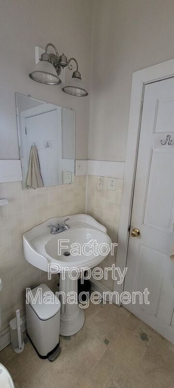 Building Photo - 103 Lincoln St