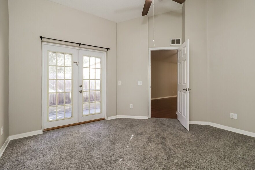 Building Photo - 8646 Persea Ct