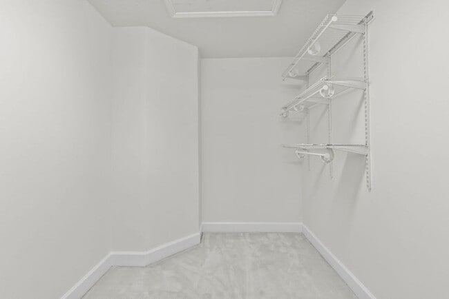 Building Photo - Beautiful Breakaway Trails Pool Home