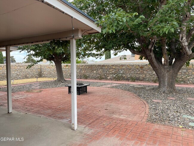 Building Photo - 9220 Lait Dr