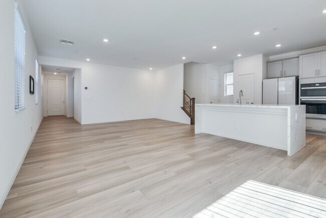 Building Photo - Highly upgraded, spacious, 4 bedroom home ...
