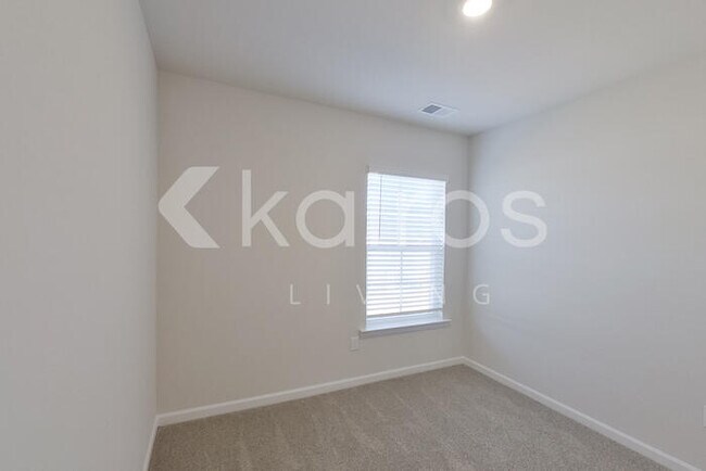 Building Photo - 2541 Banyan Circle