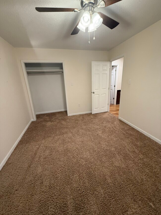 Building Photo - 216 Clower Ave