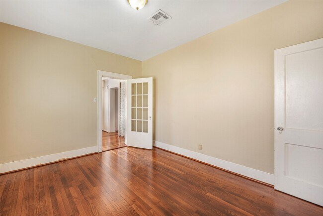 Building Photo - 2611 Rosewood St