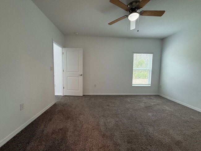 Building Photo - Beautiful 3 bedroom 2 bathroom home