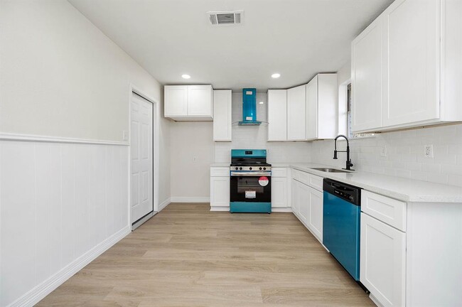 Building Photo - 15006 Wellman Ln