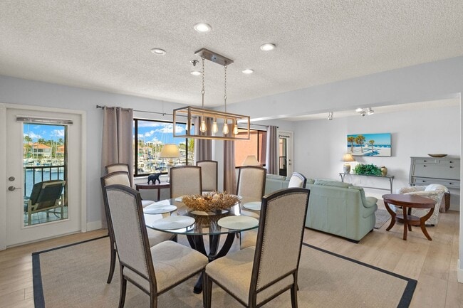 Building Photo - Huge Double sized Condo Overlooking The Ma...