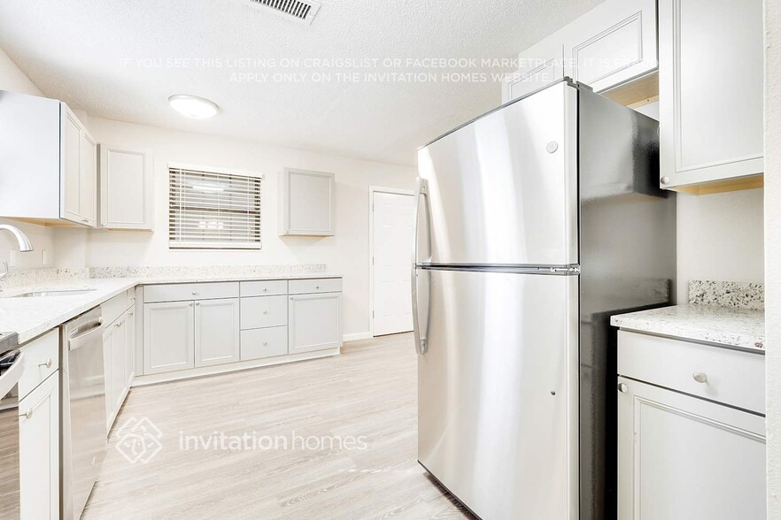 Building Photo - 2203 Burpee Dr
