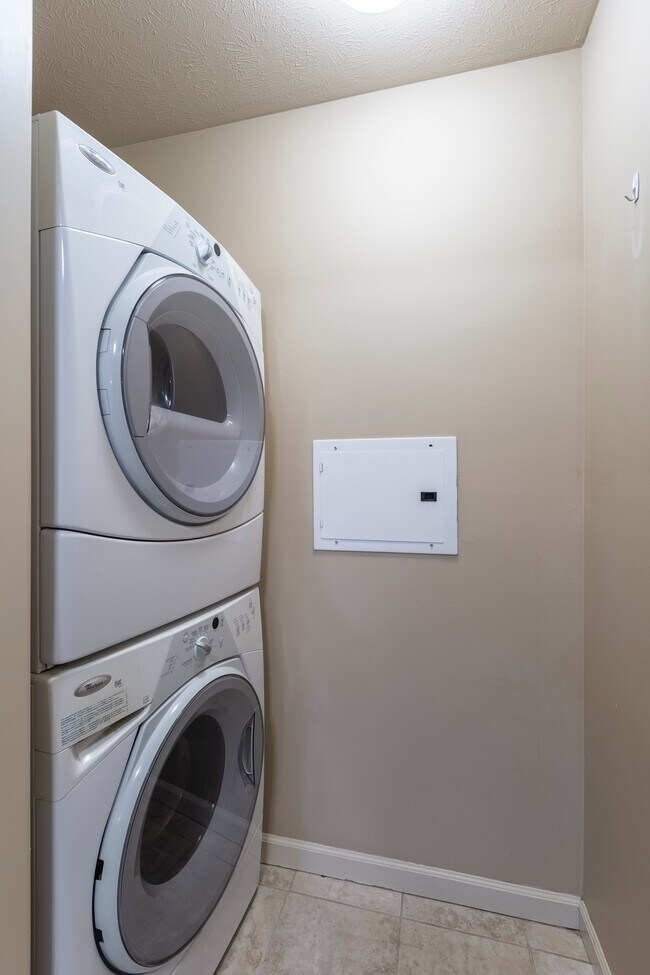Floorplan - Square 131 - 4880 - 12 Plex