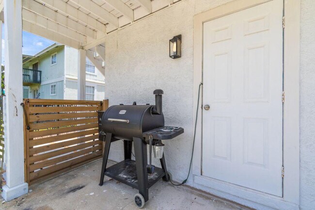 Building Photo - 6209 Don Carlos Dr