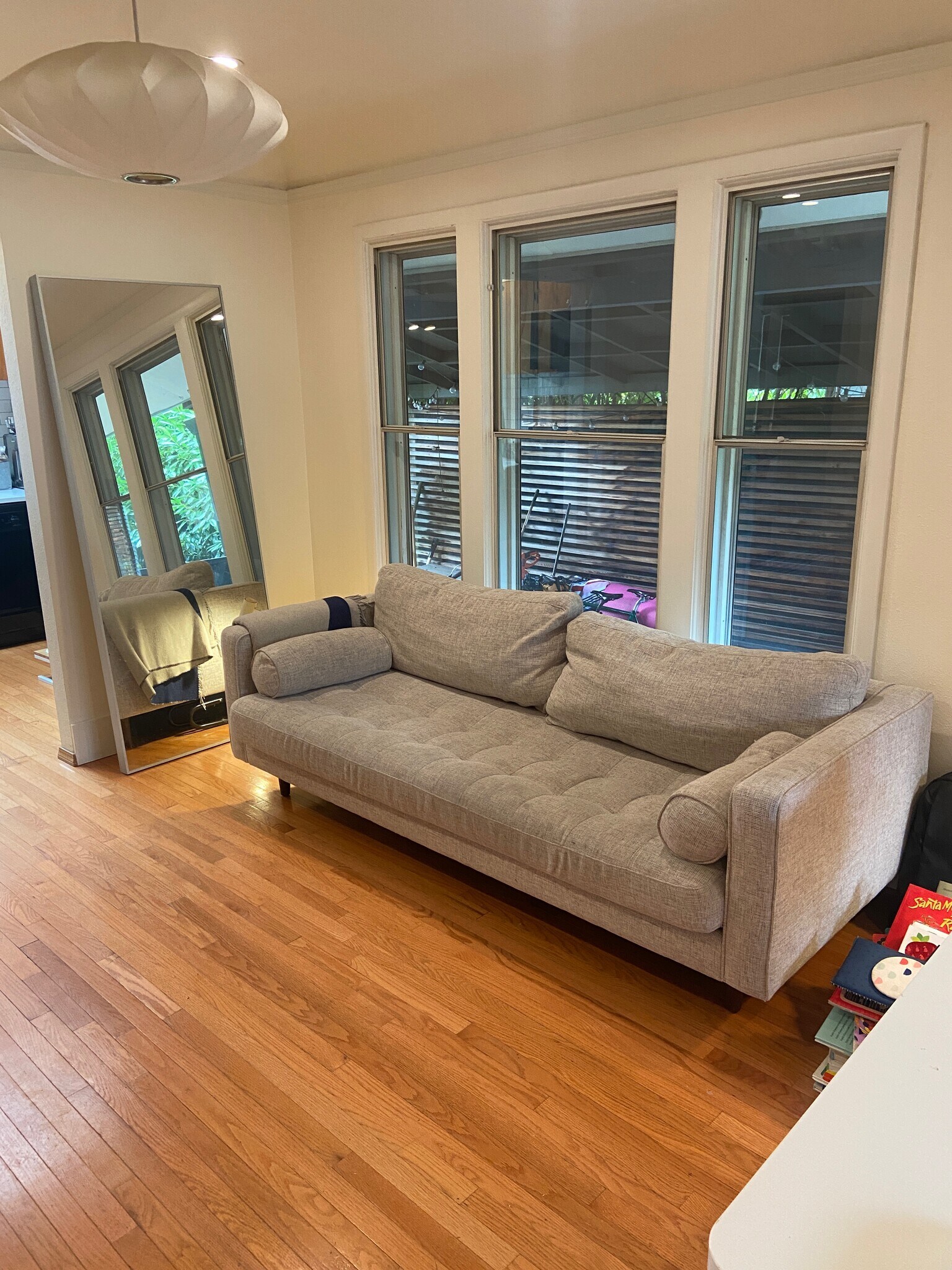 (previous tenants flipped the script using dining room as living room LR as DR: potato / pot-uh-to) - 5124 NE 35th Pl