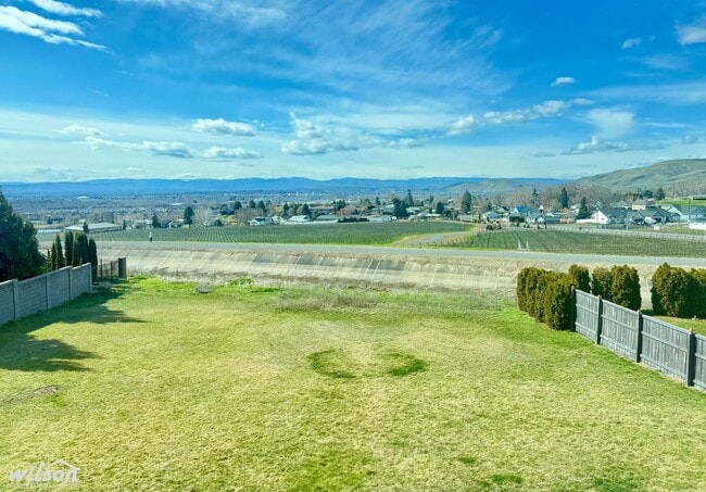 Building Photo - 216 S 49th St