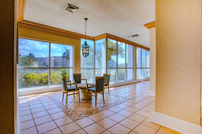 Building Photo - 18021 Biscayne Blvd