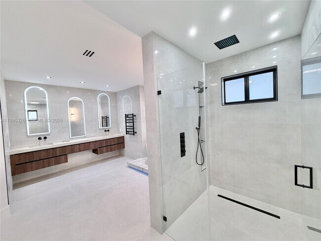 Building Photo - 19880 SW 134th Ave