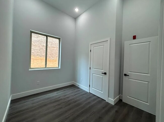 Building Photo - 675 N 41st St