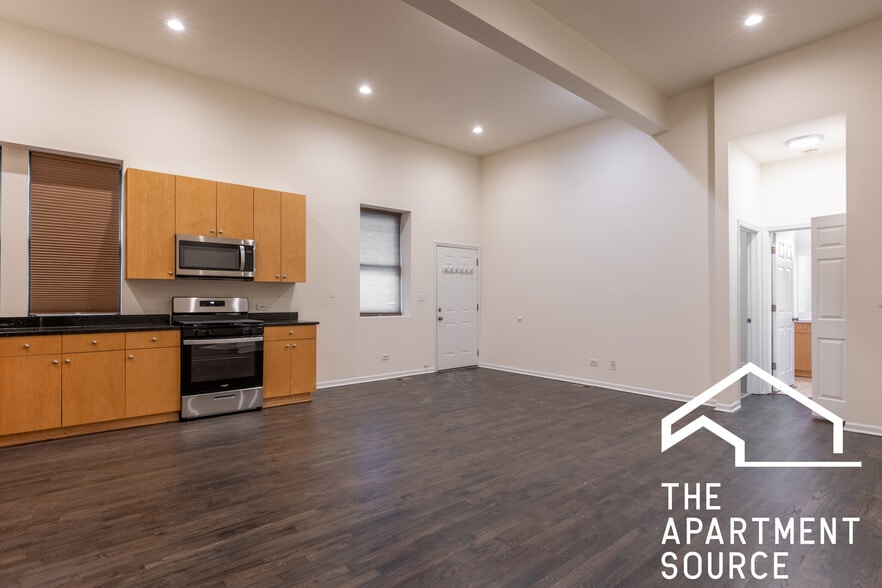 Building Photo - 1260 N Greenview Ave