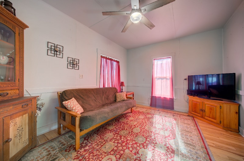 Building Photo - 318 First Ave E