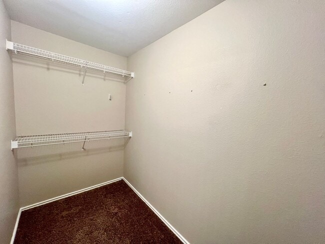 Building Photo - *COMING SOON* *MOVE IN SPECIAL* Pet-Friendly 3BD/2.5BA with Bonus Loft, Deck & Garden Tub – Near ...