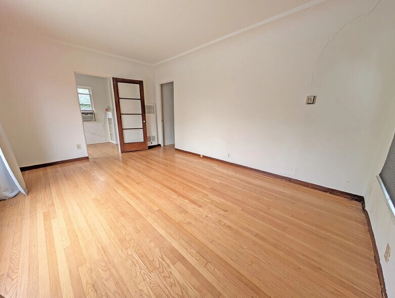 Building Photo - 826 Maltman Ave