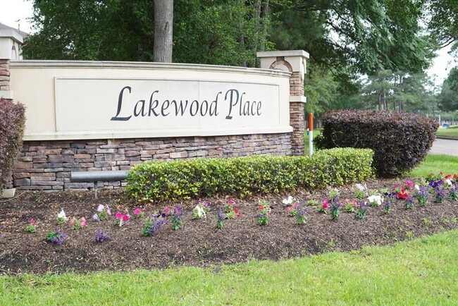 Building Photo - 16019 Summerville Lake Dr