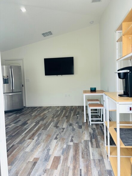 Building Photo - 1534 SW Jacksonville Ave