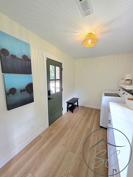 Building Photo - 1709 Westvine Dr