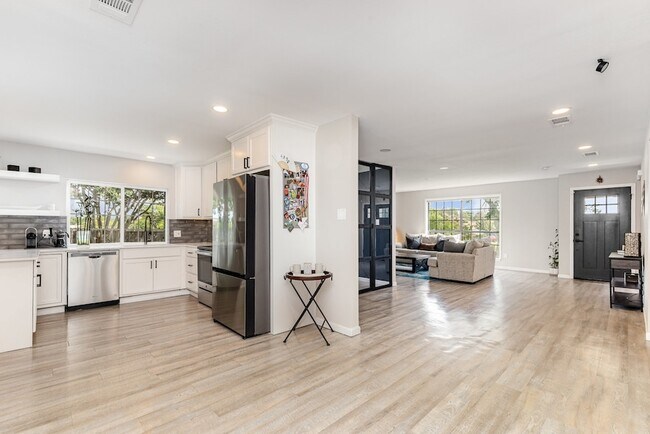 Building Photo - 1700 Delaford Cir