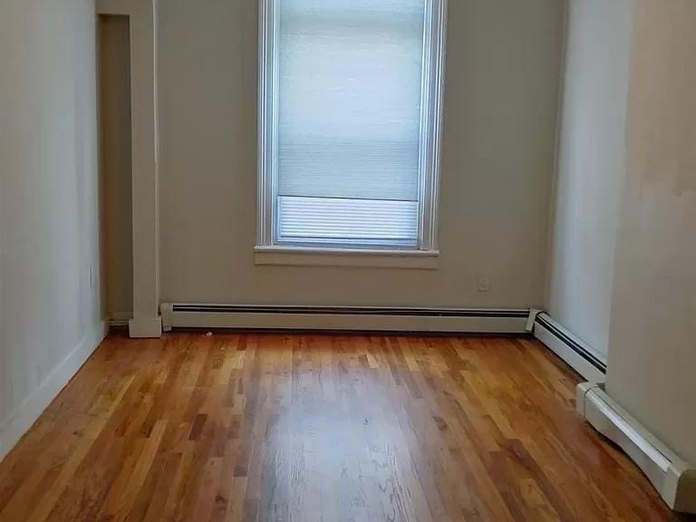 Building Photo - 370 Aurora Ave