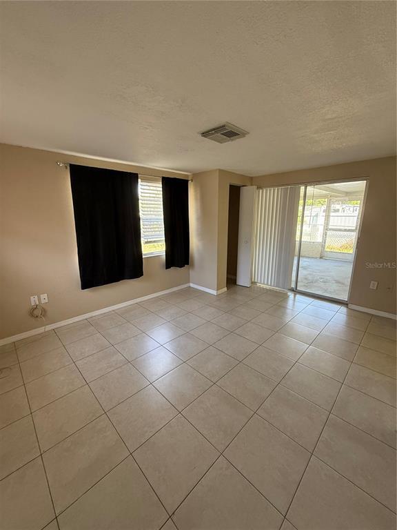 Building Photo - 6656 Knightsbridge Dr