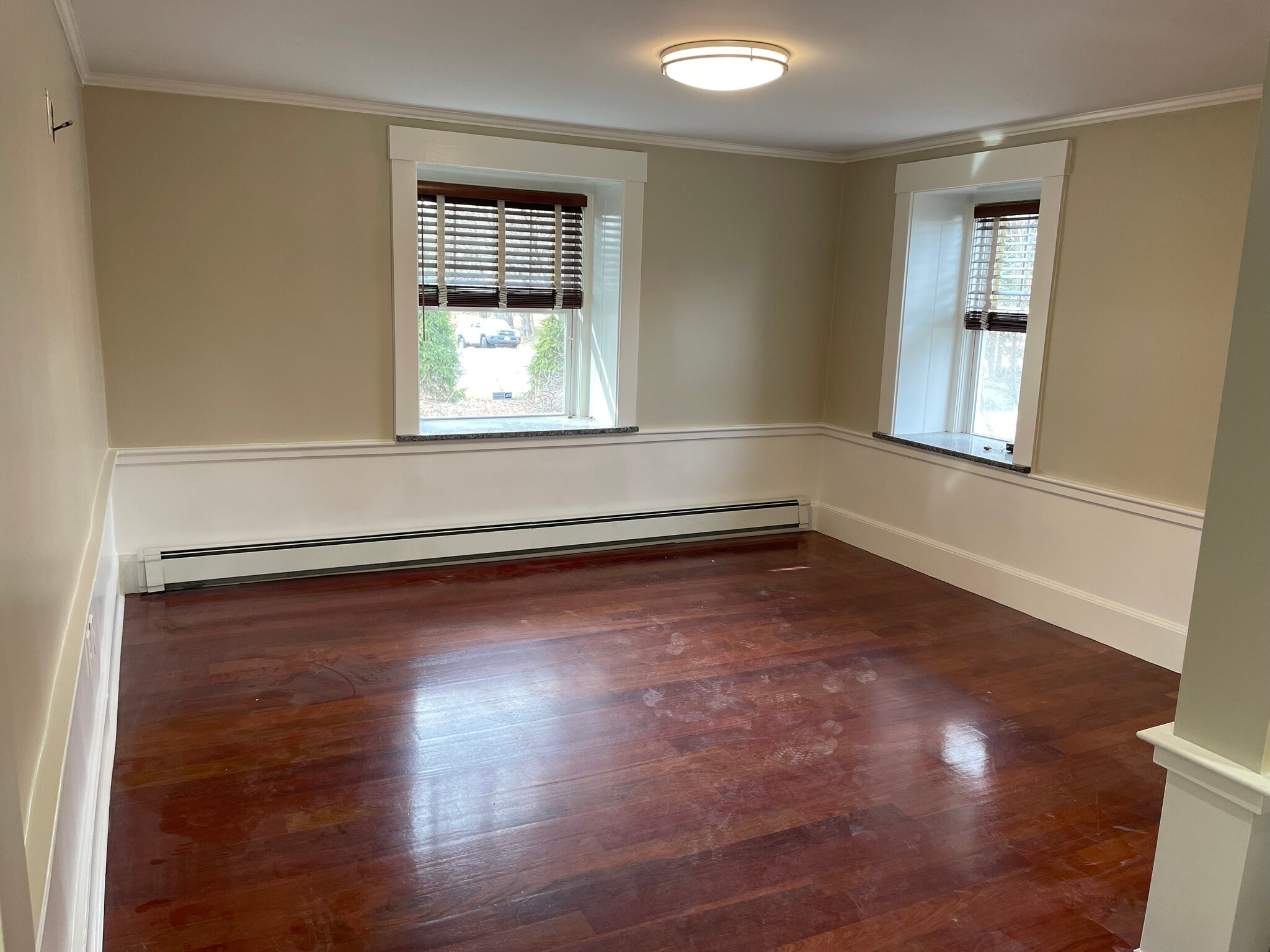 12x12 Living Room - 71 North Road