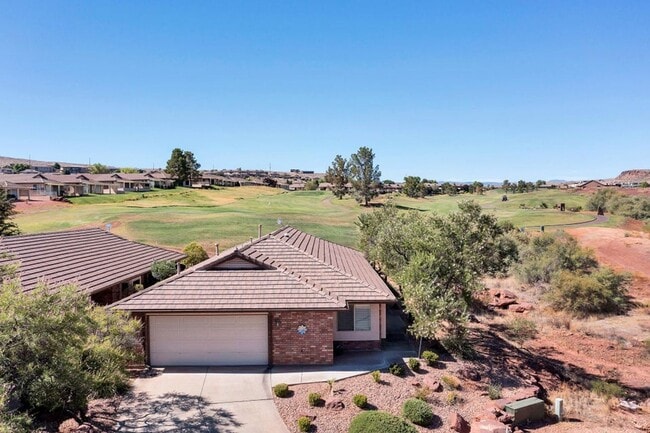 Building Photo - 3 Bedroom Home In Southgate!