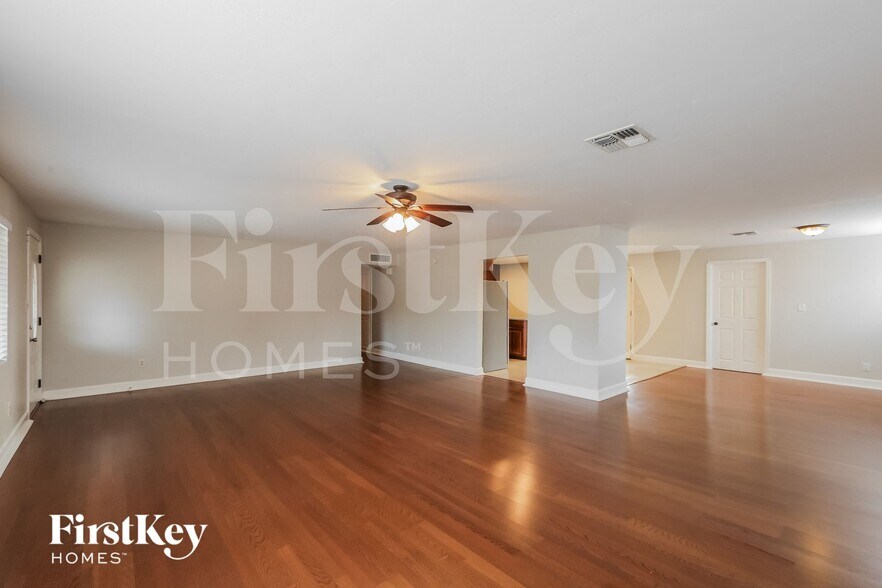 Building Photo - 3827 E Friess Dr