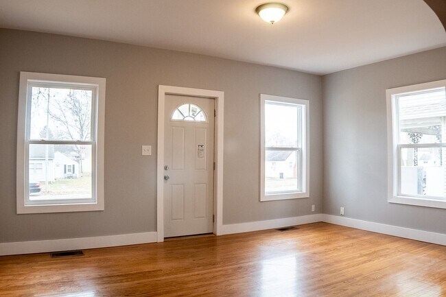 Building Photo - 1207 N Walnut St