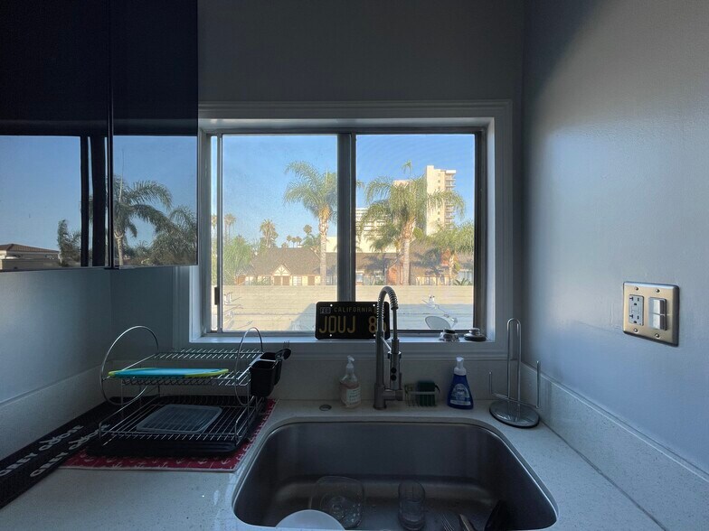 Building Photo - 1616 E Ocean Blvd