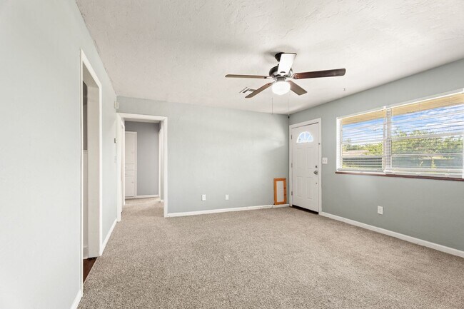 Building Photo - 1029 Hoyt Ave