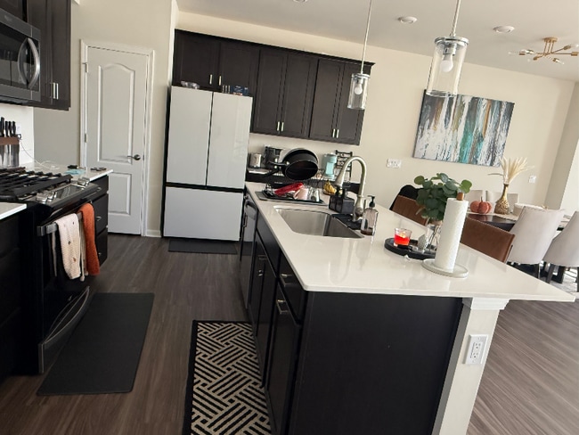 Building Photo - 421 Addison Cir