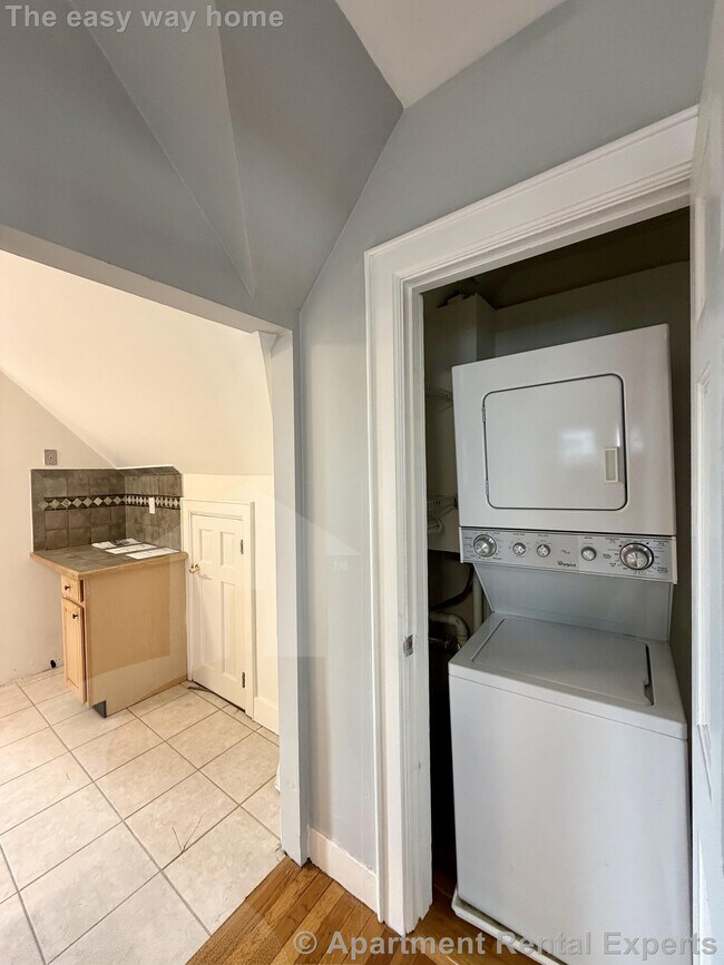 Building Photo - 8 Marbury Terrace