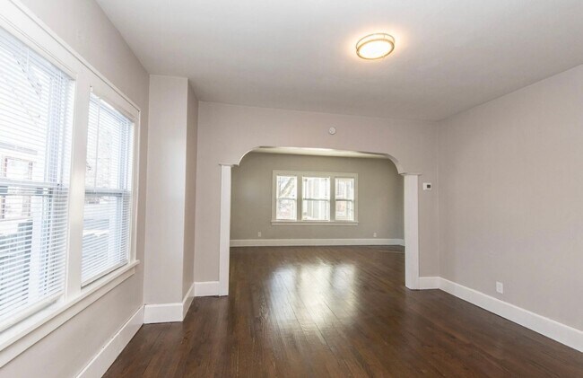 Building Photo - 1022 Goold St