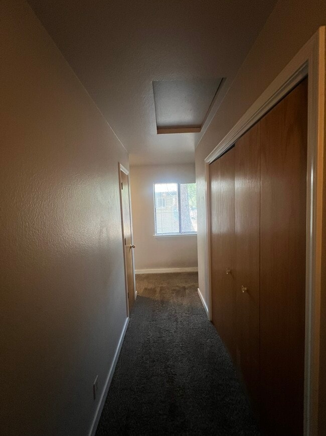 Building Photo - 3364 Treehaven Dr