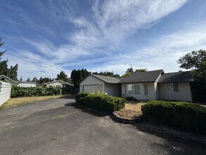 Building Photo - Ranch-Style, Milwaukie Home, Large Fenced Yard, Boat or Toy Storage, Gardeners Welcome